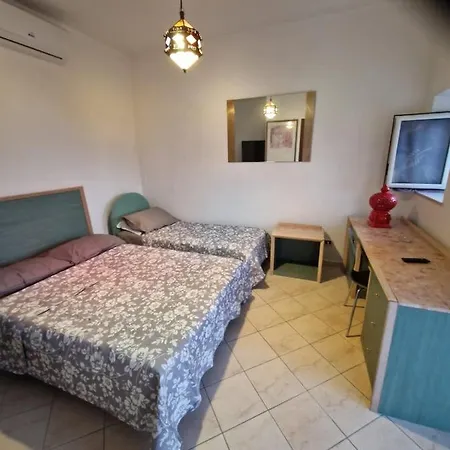 Casale Bianco Al Casello Dell' Autostrada Homestay *