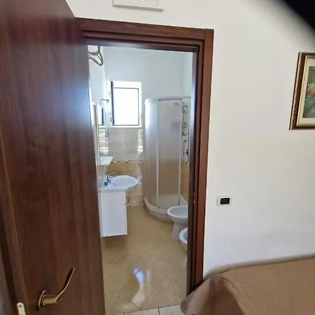 Casale Bianco Al Casello Dell' Autostrada Guidonia Montecelio