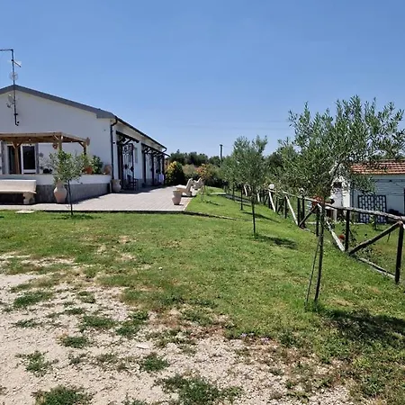 Casale Bianco Al Casello Dell' Autostrada Homestay Guidonia Montecelio