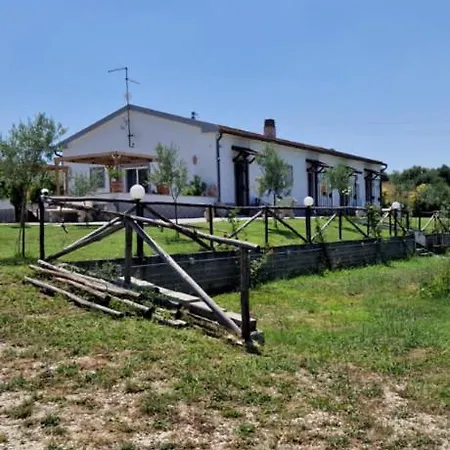 Casale Bianco Al Casello Dell' Autostrada *