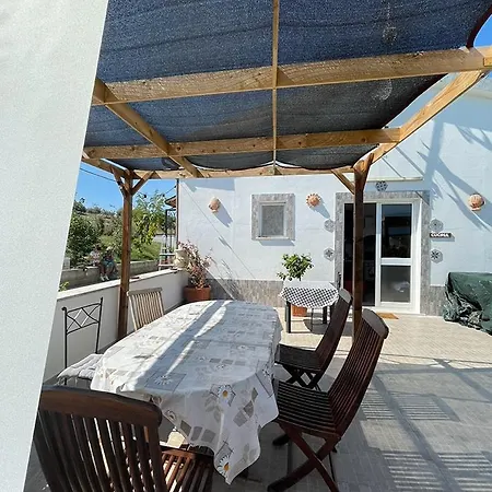 Casale Bianco Al Casello Dell' Autostrada Homestay